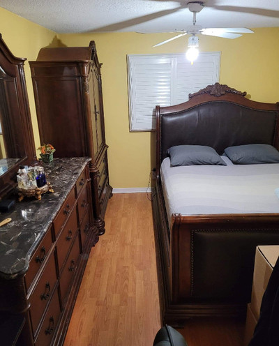Room for rent in Etobicoke ( Humber College area Males only)