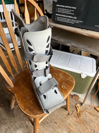 Aircast air select Elite walking boot used