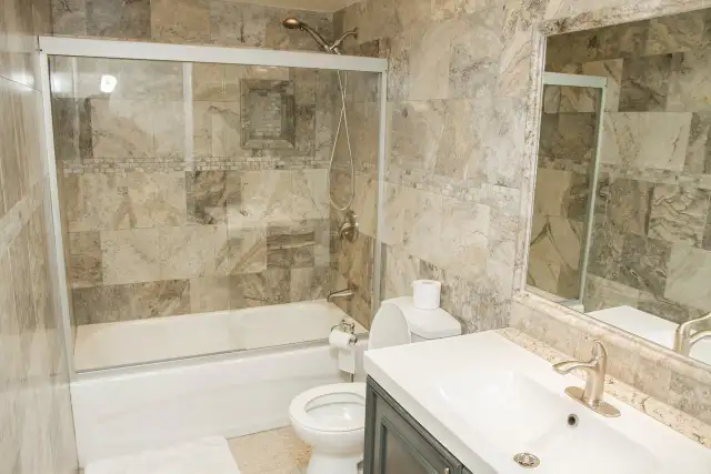 beautiful luxury condo near square one  in Long Term Rentals in Mississauga / Peel Region - Image 3