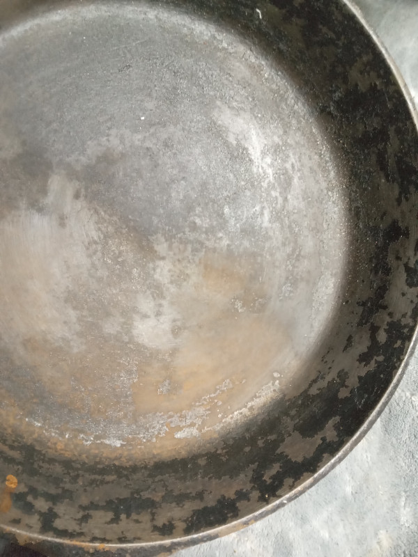 Vintage 3 Notch Lodge 8 Cast Iron Skillet in Kitchen & Dining Wares in St. Catharines - Image 3