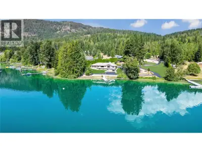 This is an incredible executive downstairs suite that is 2500 sq/ft large with 3 bedrooms and 1 bath...