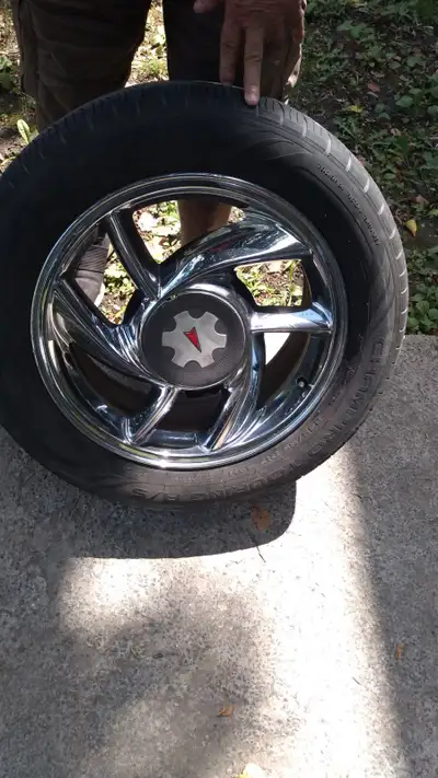 Ensemble de 4 jantes Pontiac de 17 pouces Avec pneus GT Champiro Touring A/S 235/55 R17 99H, bon pou...