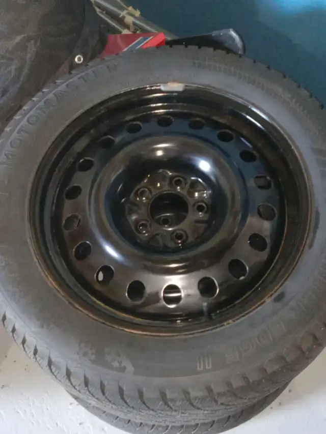 4 pneus sur roues d'acier à vendre in Tires & Rims in Rimouski / Bas-St-Laurent - Image 2