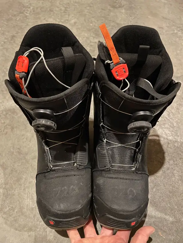 Burton Men’s Progression Boa Snowboard Snowboarding Boots US 9.5 in Snowboard in Calgary - Image 8