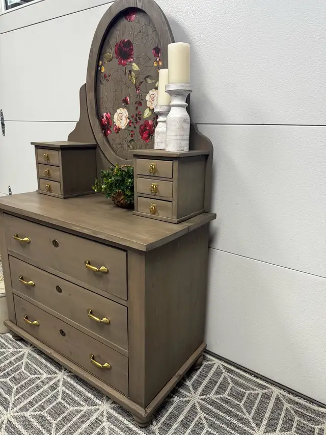 antique pine vanity/Dresser in Dressers & Wardrobes in Calgary - Image 4