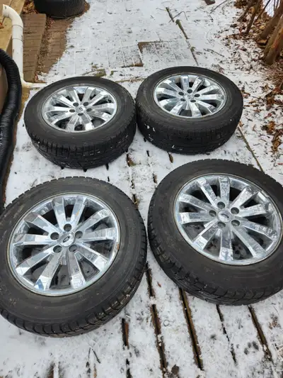 Set of four factory 18 inch rims off of a 2012 Ford Edge. Fits other year Edge as well. Tires were s...