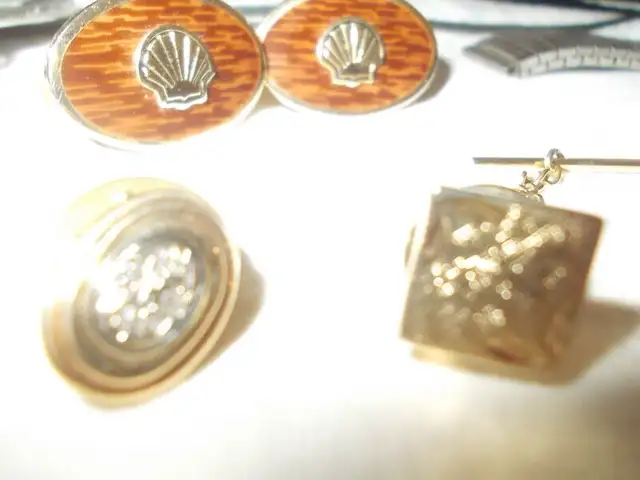 COUNTRY WESTERN THEMED ITEMS-Your choices-OFFERS!!!! in Men's in Calgary - Image 7