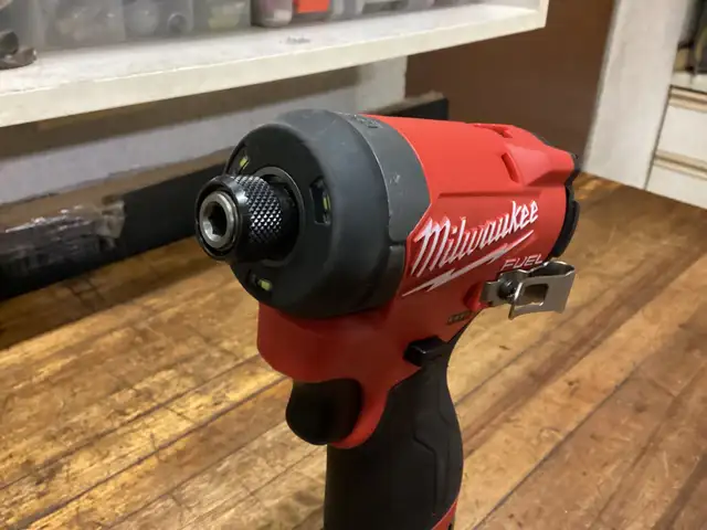 MILWAUKEE M12 GEN 3 FUEL BRUSHLESS 1/4” HEX IMPACT DRIVER KIT in Power Tools in Barrie - Image 3