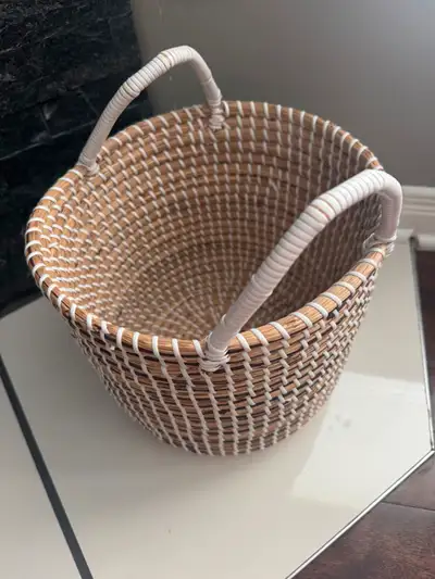 Panier en osier état neuf achat 40$