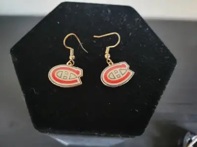 Display your enthusiasm any day of the week for the Habs. Pre-owned in good condition. No box includ...