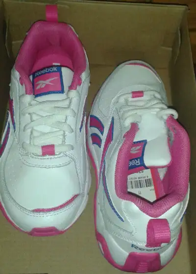 Des souliers Reebok pour filles Neufs dans des boîtesr, View more