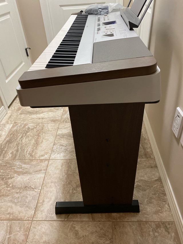 Yamaha DGC-640 Digital Piano w/built in wood stand   in Pianos & Keyboards in Lloydminster - Image 4
