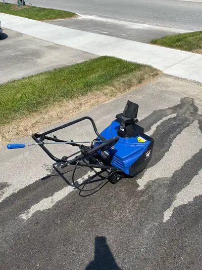 SNOWJOE ELECTRIC SNOW BLOWER, View more