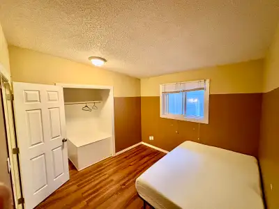 1 PRIVATE MAIN FLOOR room available immediately. Newly refreshed duplex for rent in the prime Tuxedo...