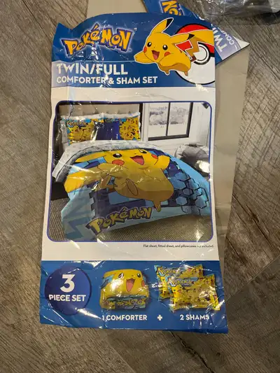 Pokémon bedding -TWIN/FULL BED Includes: Comforter Fleece blanket(small part of trim needs to be sew...