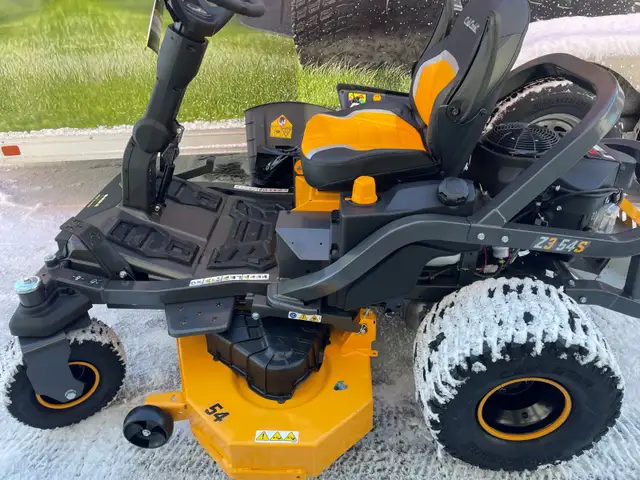 Tracteur pelouse Cub Cadet Z3-54S in Lawnmowers & Leaf Blowers in Trois-Rivières - Image 4