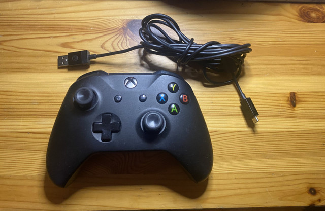 Xbox Wireless Controller - 2nd Version (2016) Manette with USB-C dans XBOX One  à Ville de Montréal