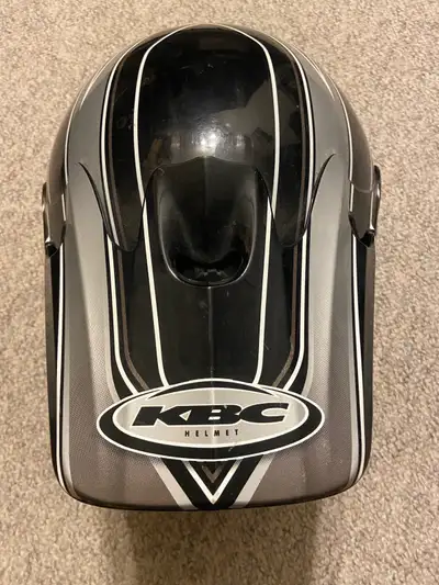Excellent condition for $35 Adult Large full face helmet Text 403 391-2785
