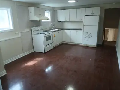 Walkout Legal newly renovated 2 bedroom basement apartment separate entrance. Bright and spacious fu...