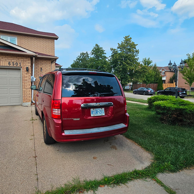 Town and country Van 2008 7 Seater DVD /Bluetooth/Reverse Cam in Cars & Trucks in Mississauga / Peel Region - Image 2