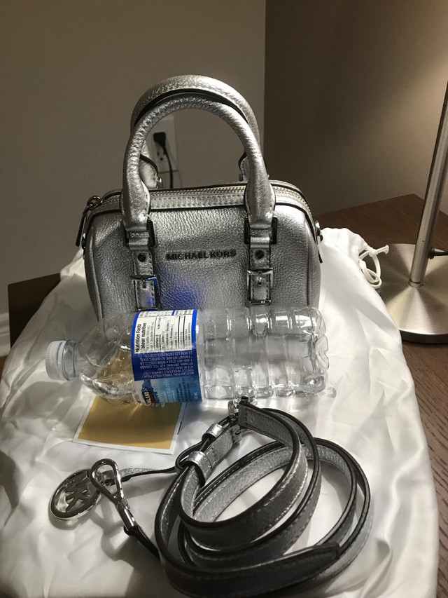 Authentic Micheal kors bag in Women's - Bags & Wallets in Mississauga / Peel Region - Image 2