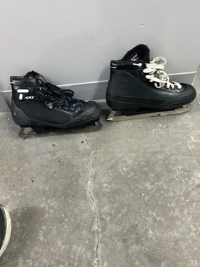 Patins de Gardien de BUT CCM Tacks in Hockey in Laval / North Shore - Image 2