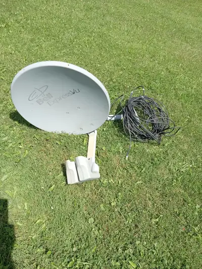 Satellite Bell dish dual LNB, comes with a long cable, in good condition
