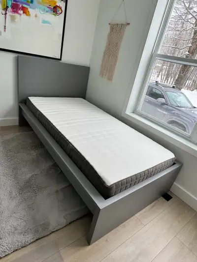 Lit simple, sommier à lattes et matelas, View more