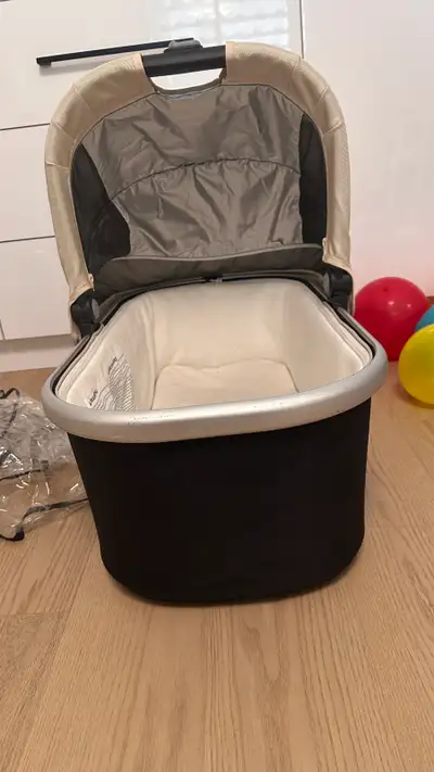 Uppabay vista bassinet and rain cover, View more