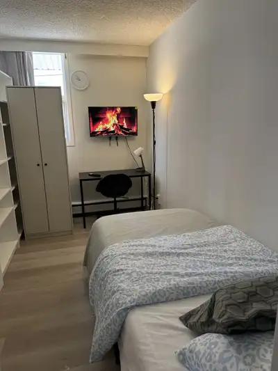 Private Room in Calgary Downtown