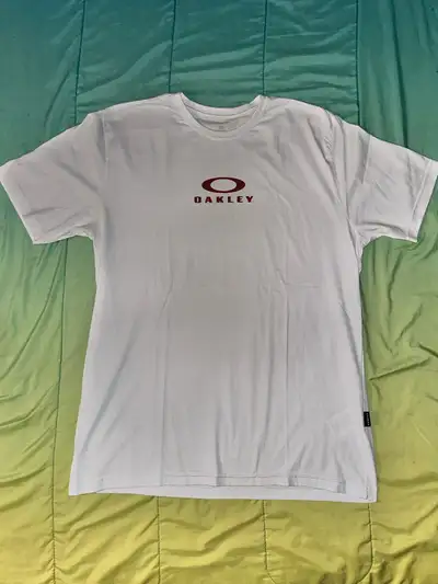 white Oakley T shirt size XL, View more