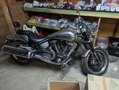The 2009 Yamaha Road Star Warrior (XV1700) is a high-performance "muscle cruiser" featuring a 1,670c...