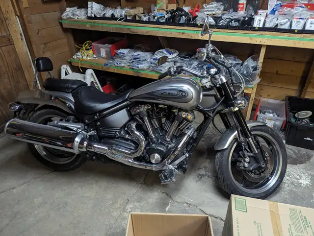 Road Star Warrior 2009 XV1700 in Street, Cruisers & Choppers in Calgary - Image 2