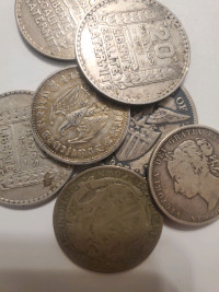 Looking for foreign coins.  - Cherche monnaie du monde.