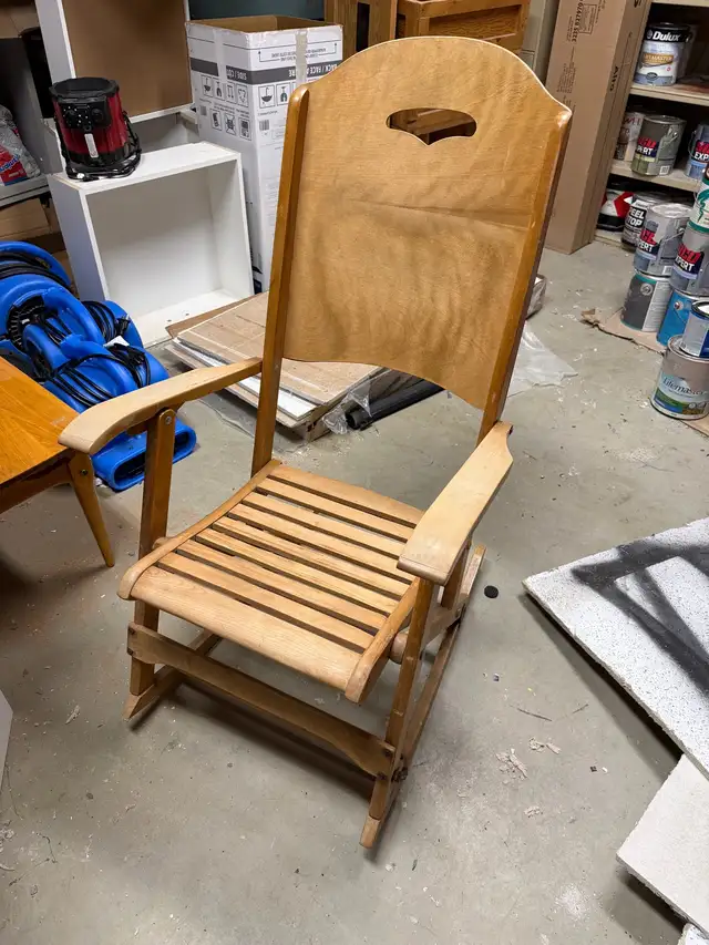 Wooden Folding Rocking Chair in Chairs & Recliners in Ottawa - Image 5