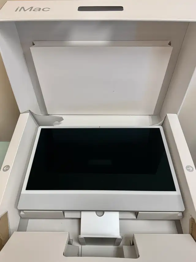 iMac 24 pouces 512g  in Desktop Computers in Laval / North Shore - Image 2