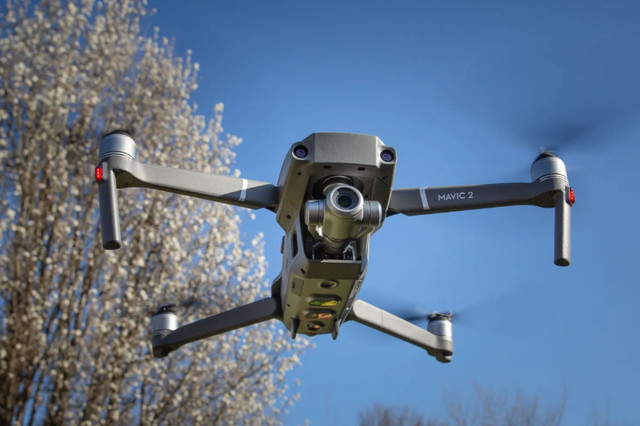 Drone DJI Mavic 2 zoom et casque VR DJI Goggles dans Appareils électroniques  à Sherbrooke