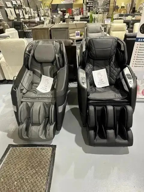 Massage Chairs - Osaki/Titan/TruMedic in Chairs & Recliners in City of Toronto - Image 3