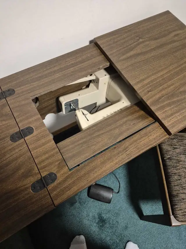 Singer Sewing Machine, Cabinet/Desk and Chair in Hobbies & Crafts in Edmonton - Image 6