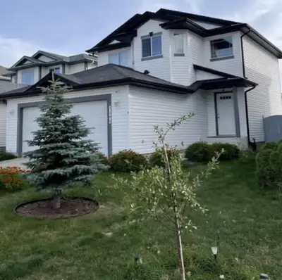 Beautiful 2 story detached house located in Silver Berry available for rent! Freshly painted! Availa...