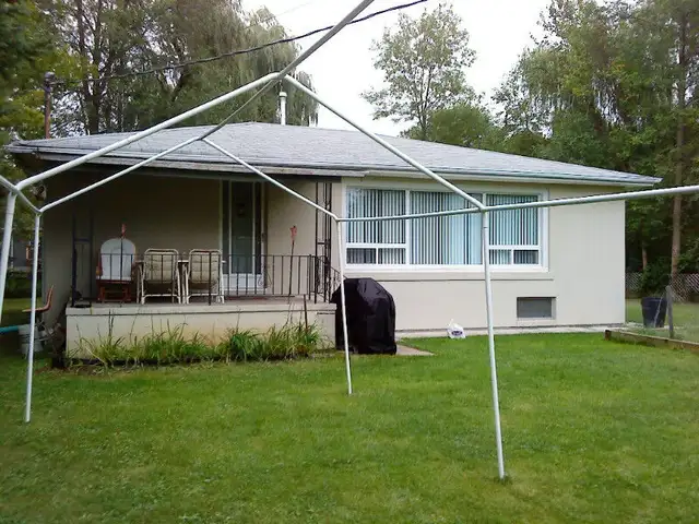 Lake Simcoe, Georgina Family Home Winter Spring Summer Fall in Ontario in Canada - Image 2