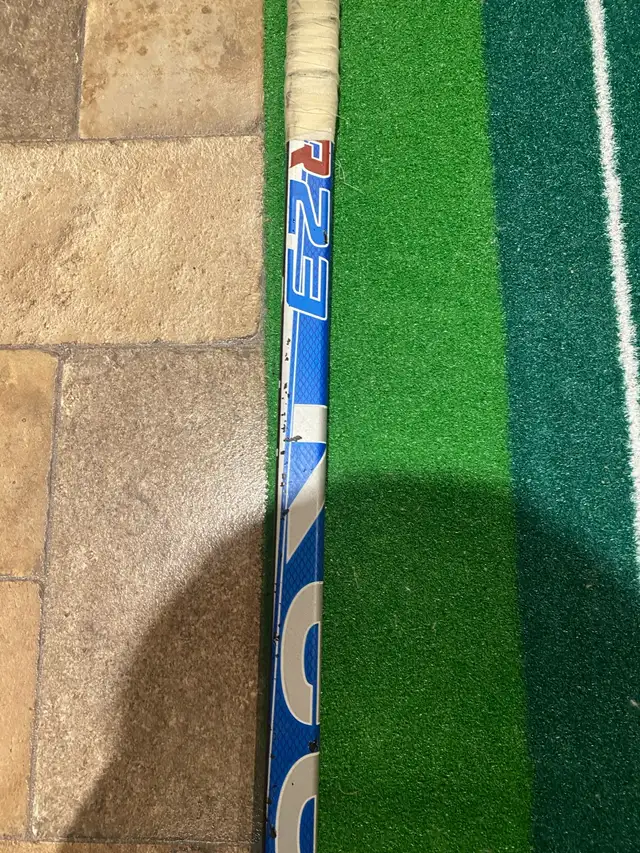Reebok R23 SR Flex  Crosby P29 Left Handed Hockey Stick 64” in Hockey in Hamilton - Image 6