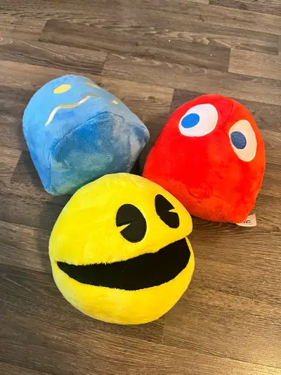 Complete 3-piece set from the PAC-Man Battle Royale series. Includes Pac-Man and two Ghosts. Pickup...