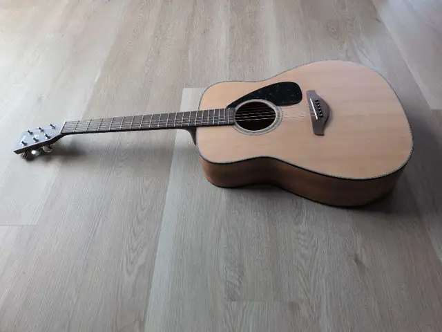 Yamaha Acoustic Guitar FG800M | Guitars | Longueuil / South Shore ...