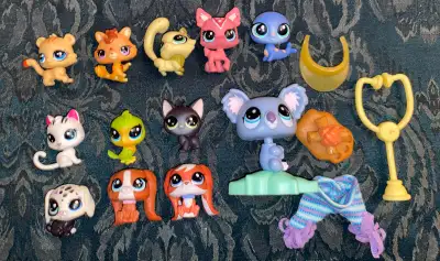 11 small LPS pets + 1 Mcdonald's pet and some accessories..pickup Niagara Falls..shipping available.
