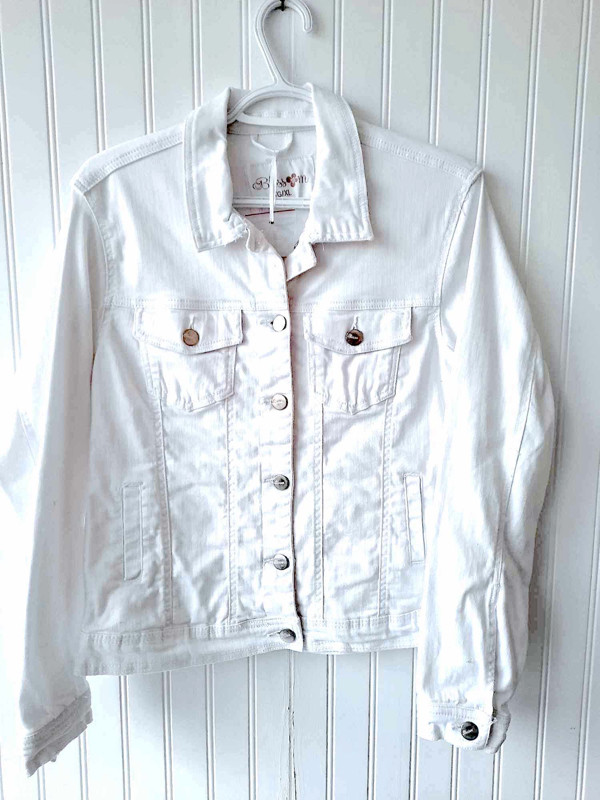 Manteau/veste en jeans blancs neufs de grandes tailles XL dans Femmes - Hauts et vêtements d'extérieur  à Victoriaville