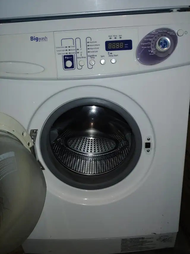 Samsung washer dryer set in Washers & Dryers in Whitehorse - Image 3