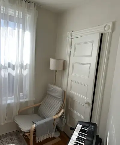 Location: Centretown, Ottawa Rent: $970/month + utilities The apartment is in an amazing location—ju...