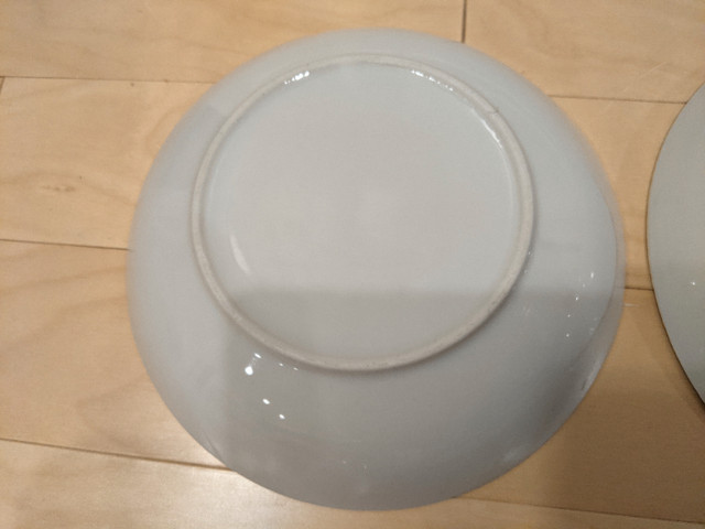 3 Ceramic dishes and glass bowl in excellent condition in Kitchen & Dining Wares in Edmonton - Image 4