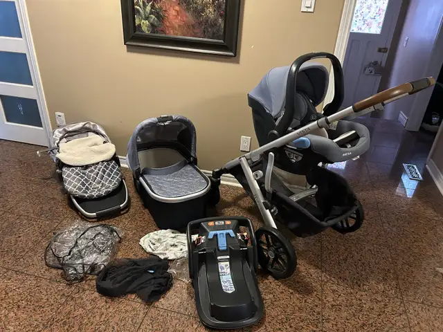 Uppababy Vista stroller set . Clean as new  in Strollers, Carriers & Car Seats in Markham / York Region - Image 10